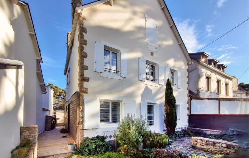 1 Bedroom Amazing Apartment In Carnac