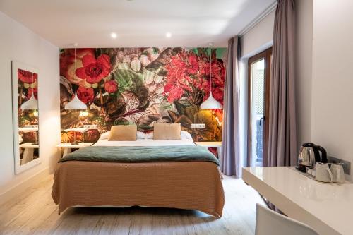 Double or twin room, superior, pool view, spa bathtub