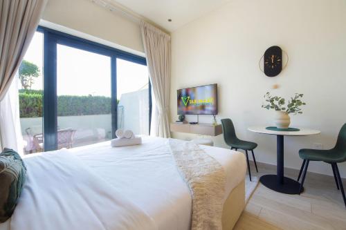 Silk Valley - Luxury St in Meydan with Pool Access and Balcony 10 Min to Downtown - image 2