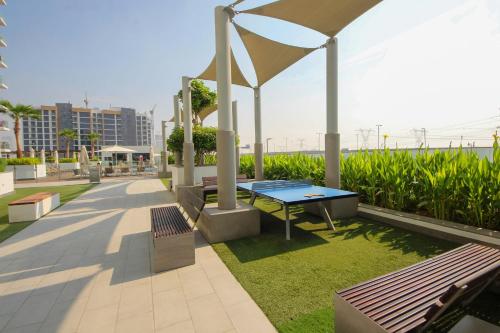 Silk Valley - Luxury St in Meydan with Pool Access and Balcony 10 Min to Downtown - image 6