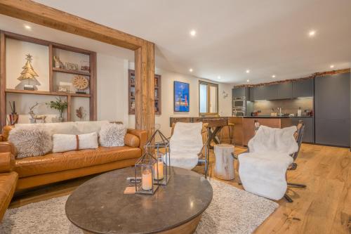 Central 4 bedroom apartment with spa access