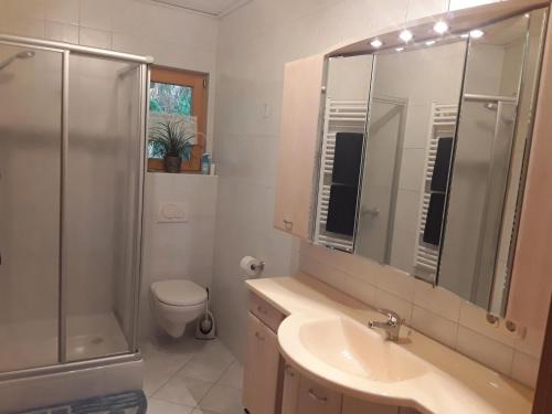 淋浴間, Ferienwohnung Kagerbauer Christiane in 林德伯格