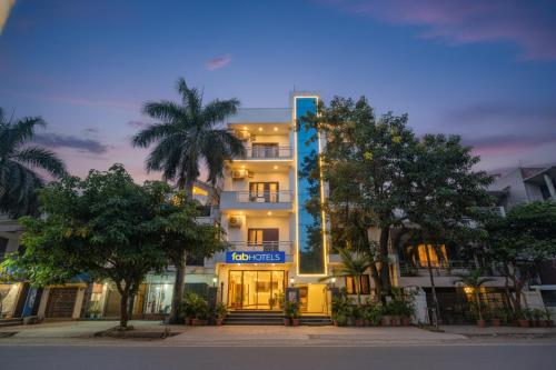 FabHotel Comfirt Inn, Noida