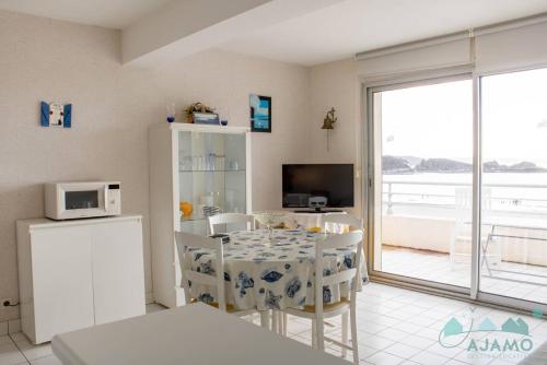 505 - A ERQUY, située en bordure de la plage du centre, à 800m des commerces - Location saisonnière - Erquy