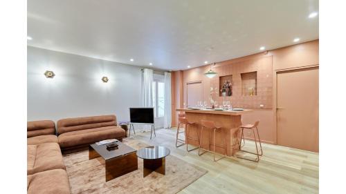 Magnificent apartment in the heart of Paris - image 7