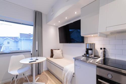 Easy Livin' Apartment Hotel - image 12