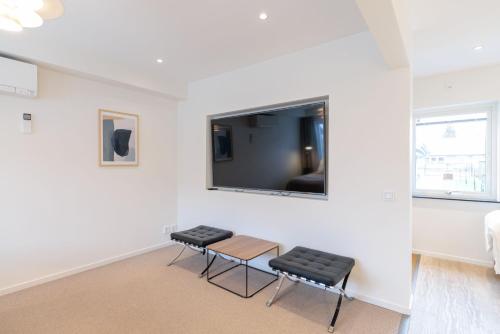 Easy Livin' Apartment Hotel - image 10