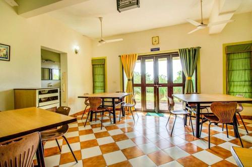 Restorāns, Kokanwadi Resort in Dhokamale