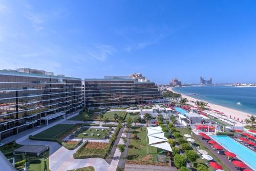 Relaxing 3BR in Palm Jumeirah with Beach Views Dubai