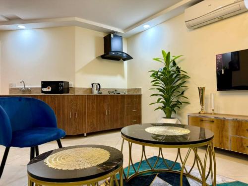 Chic Turquoise Apt - Self Checkin  Imtiaz Mall & Dining - image 5