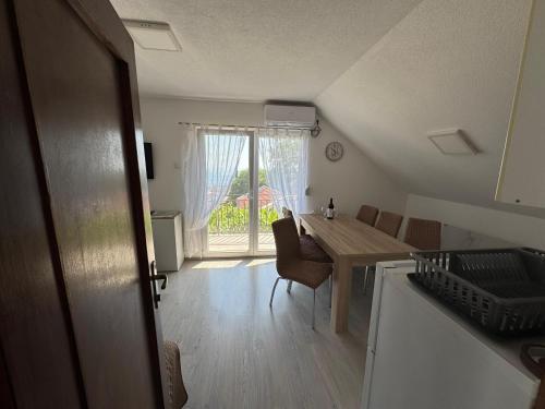 Konyha, Apartmani Ugrudkov in Šušanj