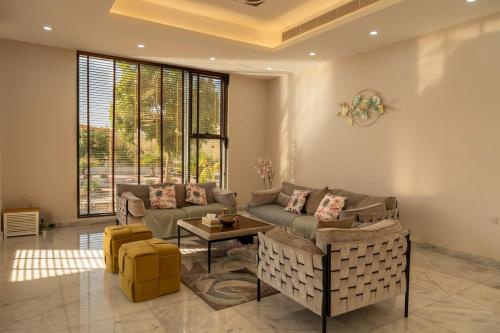 Private Oasis In Barka Gardens, playgrounds & Pools, perfect family Gateway in 巴爾卡