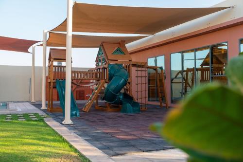 兒童遊樂場, Private Oasis In Barka Gardens, playgrounds & Pools, perfect family Gateway in 巴爾卡
