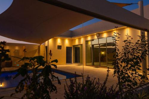 Private Oasis In Barka Gardens, playgrounds & Pools, perfect family Gateway in 巴爾卡