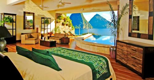 This photo about Jade Mountain shared on HyHotel.com