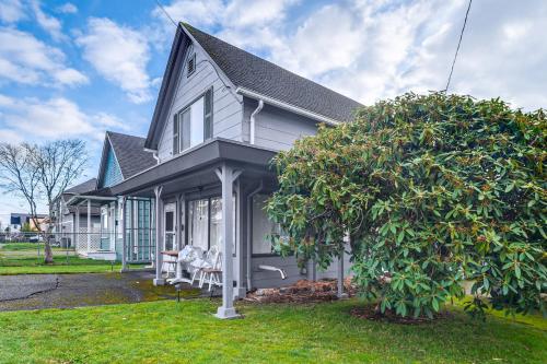 . Walkable Home in Hoquiam! Olympic Peninsula Base