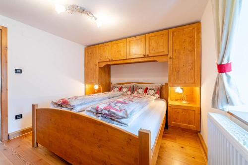 2 bedrooms, 3 beds