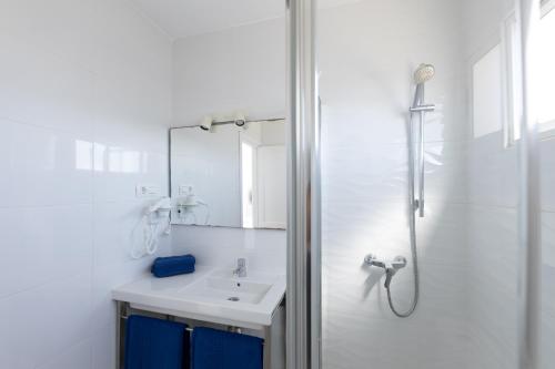 Apartamentos Arena Dorada - image 3