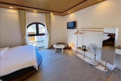 room detail thumbnail 2