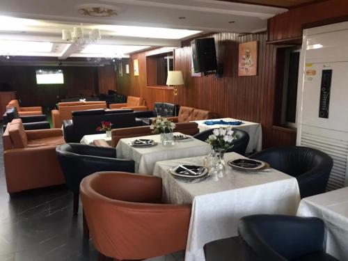 Restaurant, Residences hotelieres Micheline et Emile BASTOS in Yaounde