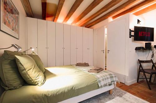 Charming Apartment in Notre-Dame - image 4
