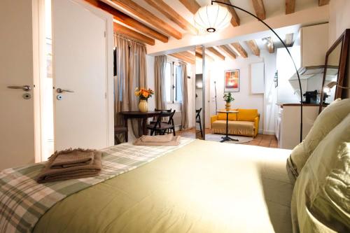 Charming Apartment in Notre-Dame - image 5