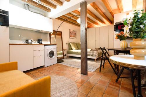Charming Apartment in Notre-Dame - image 2