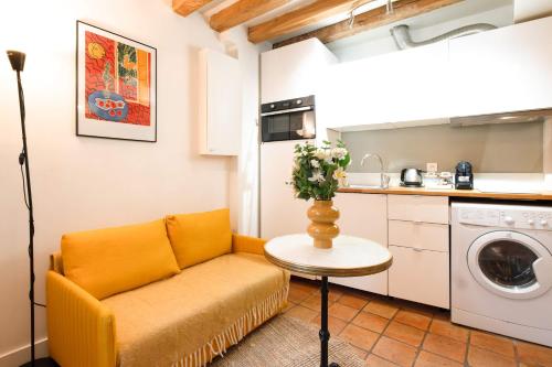 Charming Apartment in Notre-Dame - image 3