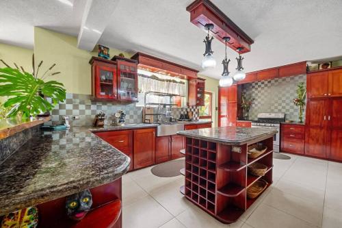 Serenity Villa - 3bd by ZenBreak in Retreat