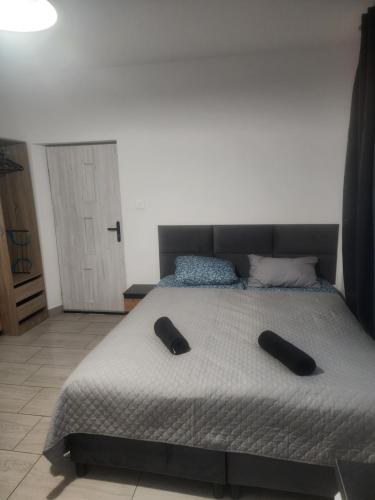2 twin beds