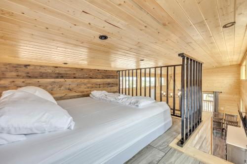 1 king bed, 1 queen bed, 1 sofa bed