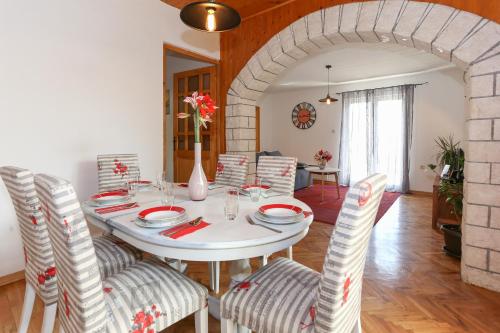  Apartment Mariniva, Pension in Kaštela