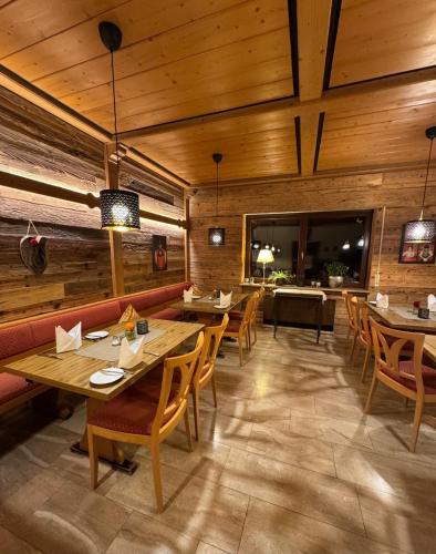 Restaurant, Hotel-Restaurant Gasthof Adler in Neuenburg am Rhein