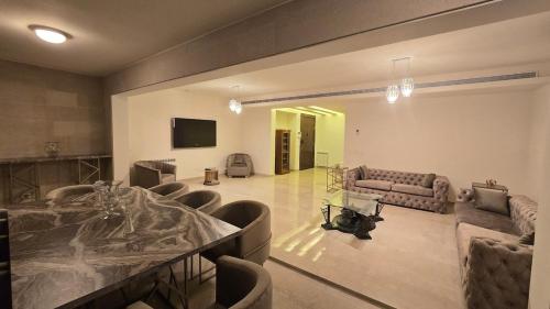 Luxurious flat in Adma – khách sạn tại Adma and Dafneh
