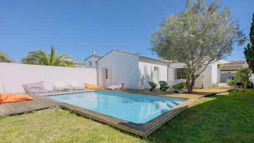 Superbe villa avec piscine dans le village de St Clément (Superbe villa avec piscine dans le village de St Clement) in Saint-Clement-des-Baleines