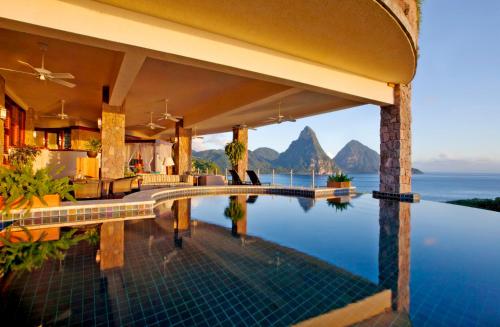 This photo about Jade Mountain shared on HyHotel.com