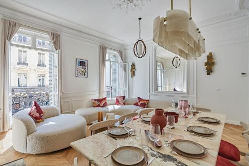 Apartment Opera Vendome by Studio Prestige, Париж