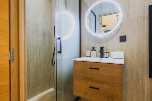 Superb duplex 1 bedroom Center of Paris - image 6
