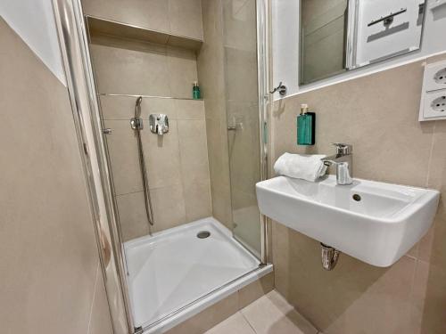 Flatista Homes - Central Station - 3BR, Munich (photo 8)