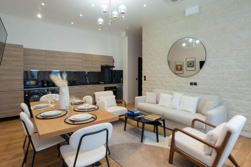 Apartment Center of Paris by Studio prestige