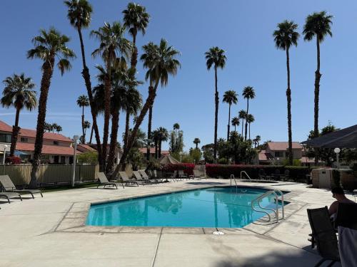 Tropical Desert Oasis with Tennis Jacuzzi BBQ in 大教堂市