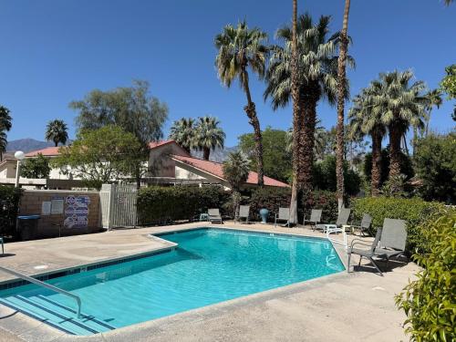 Tropical Desert Oasis with Tennis Jacuzzi BBQ in 大教堂市