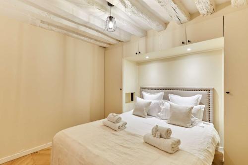 Cozy Apartment Center of Paris - image 3