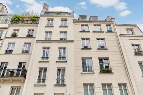 Cozy Apartment Center of Paris - image 7