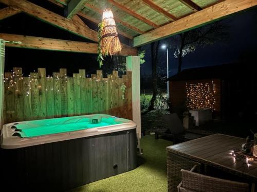 La Villa Claudia Jardin et Spa in Pennautier
