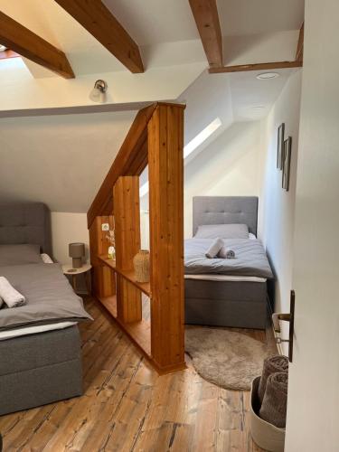 Ferienwohnung - Balkon - Netflix - Parkplatz - Kingsize-Bett - 6 Personen in Antrifttal
