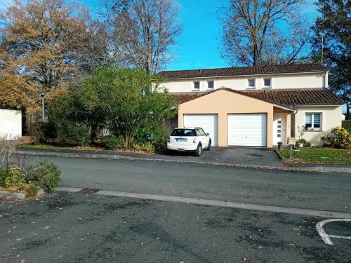 ボルウィレール Chambre d'hote d'Annick, Boulazac ホテル プール