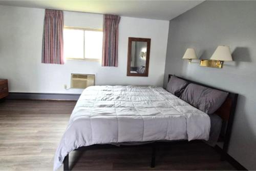 Swan Inn Motel - image 9