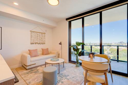 72-605AR Miami Beach Condo 1 Bed & 1 Bath with Beach Club – khách sạn tại Surfside