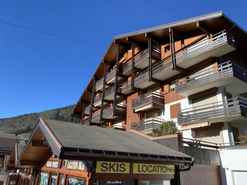 Appartement 2 pièces + coin montagne balcon sud au centre du village - FR-1-458-139 - image 4
